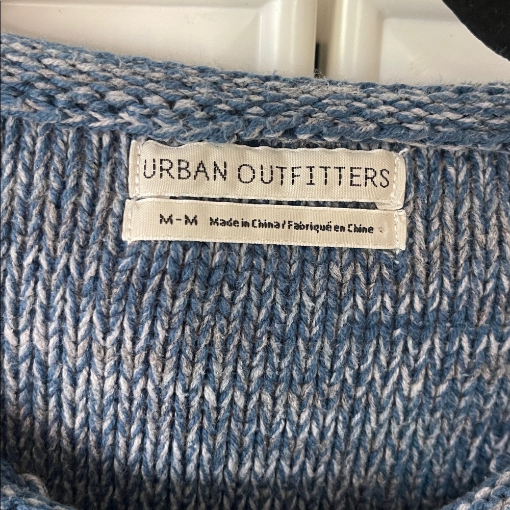 Urban Outfitters  sleeveless Cropped Knit Sweater Vest Blue Boxy Fit size Medium - Picture 5 of 16